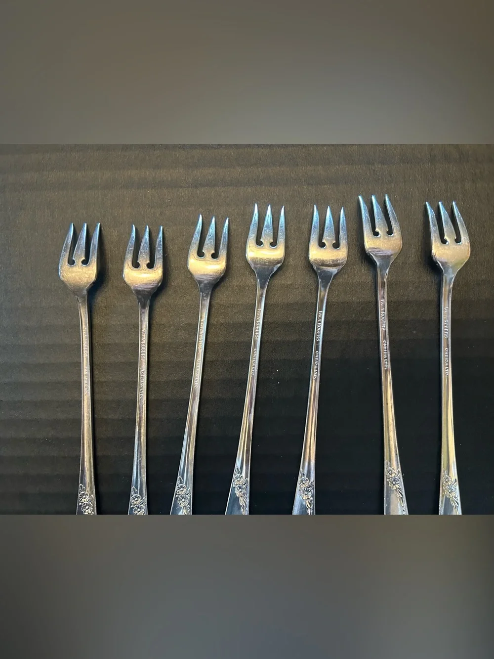 Set Of 7 Oneida Wm A Rogers Stainless Cocktail Forks Oysters Floral Pattern